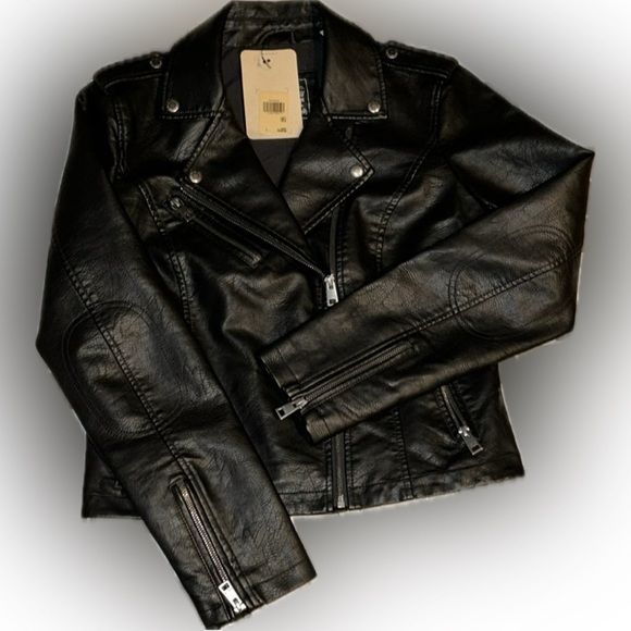 Levi's The Classic Faux Leather Moto Jacket - Picture 7 of 13